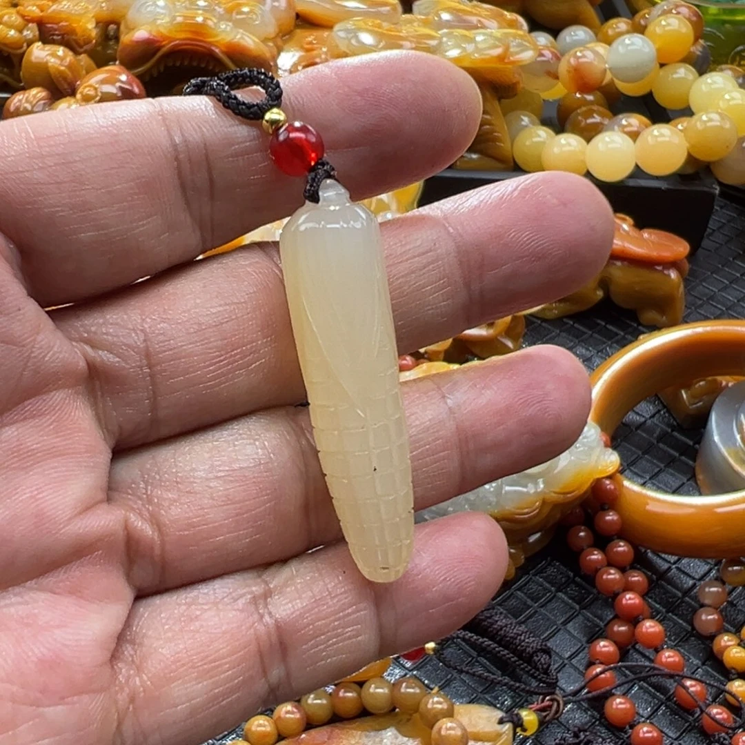 颈饰未镶嵌石英质玉