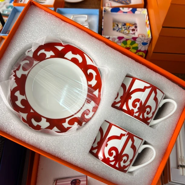 1中国红双杯碟 H家双杯碟礼盒装