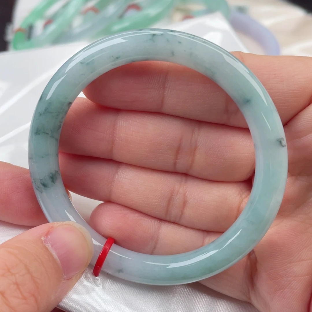 翡翠手镯未镶嵌52圈口