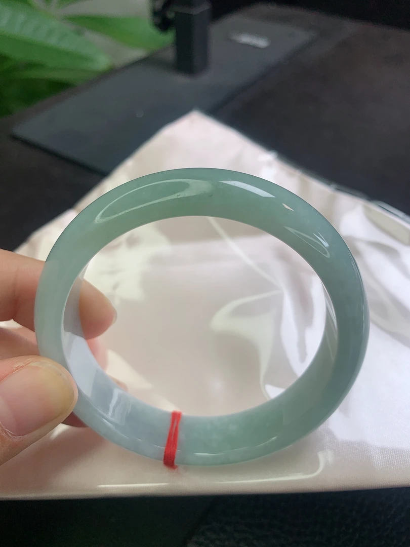 A86缅甸天然A货翡翠57-58圈口淡蓝底宽边正圈手镯