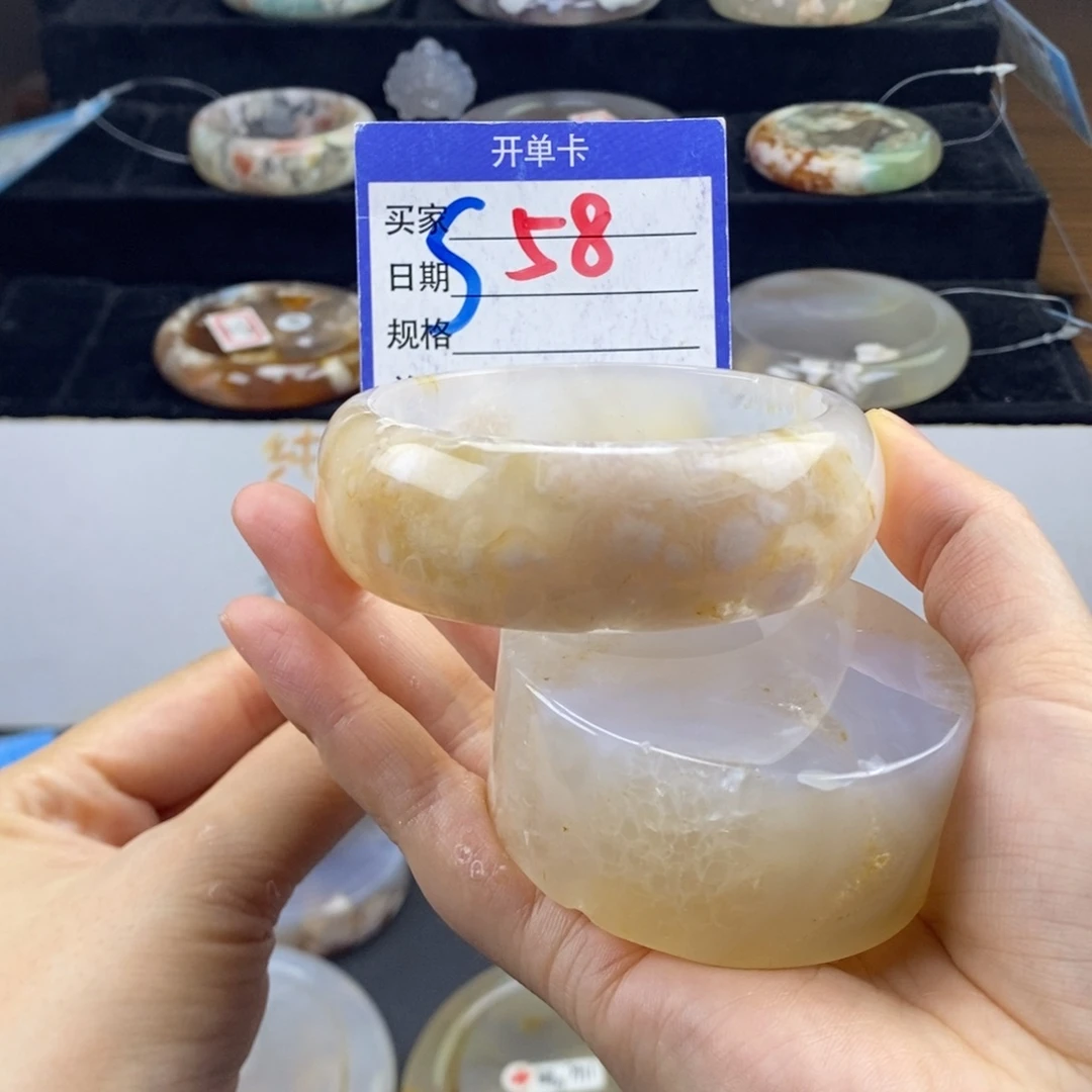 石英质玉手镯未镶嵌
