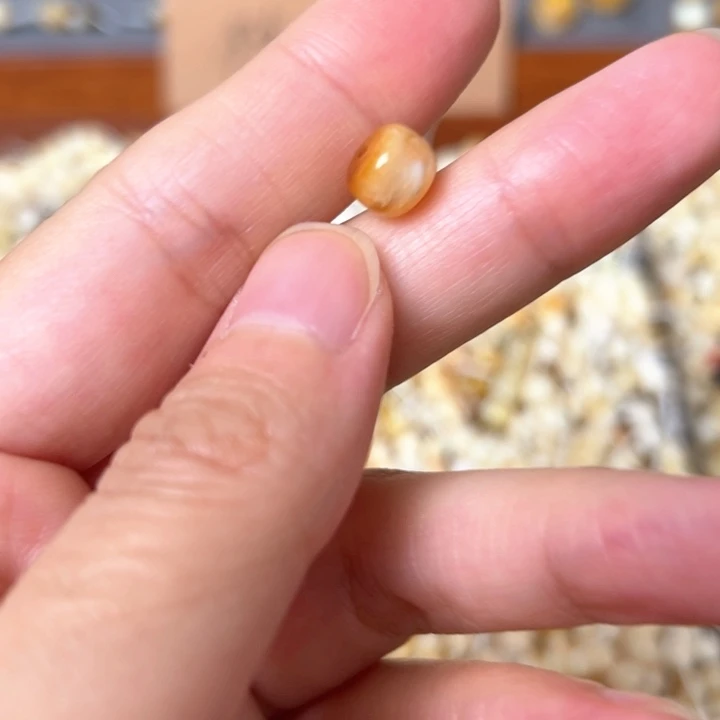 蜜蜡未镶嵌裸石7.9mm一个