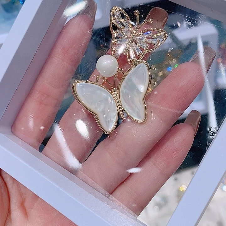 锆石铜合金贝母双蝴蝶胸针