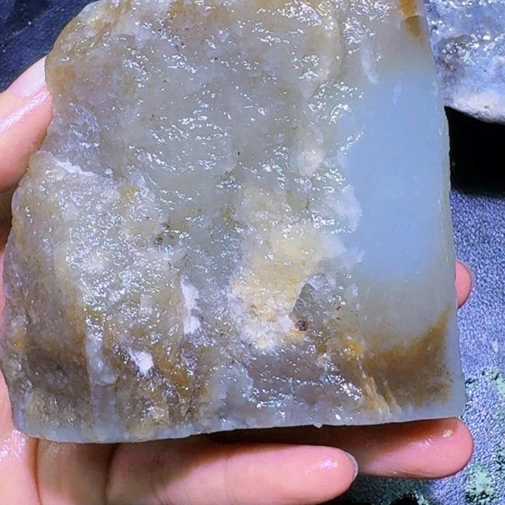 珍***人和田玉未镶嵌珠宝半成品