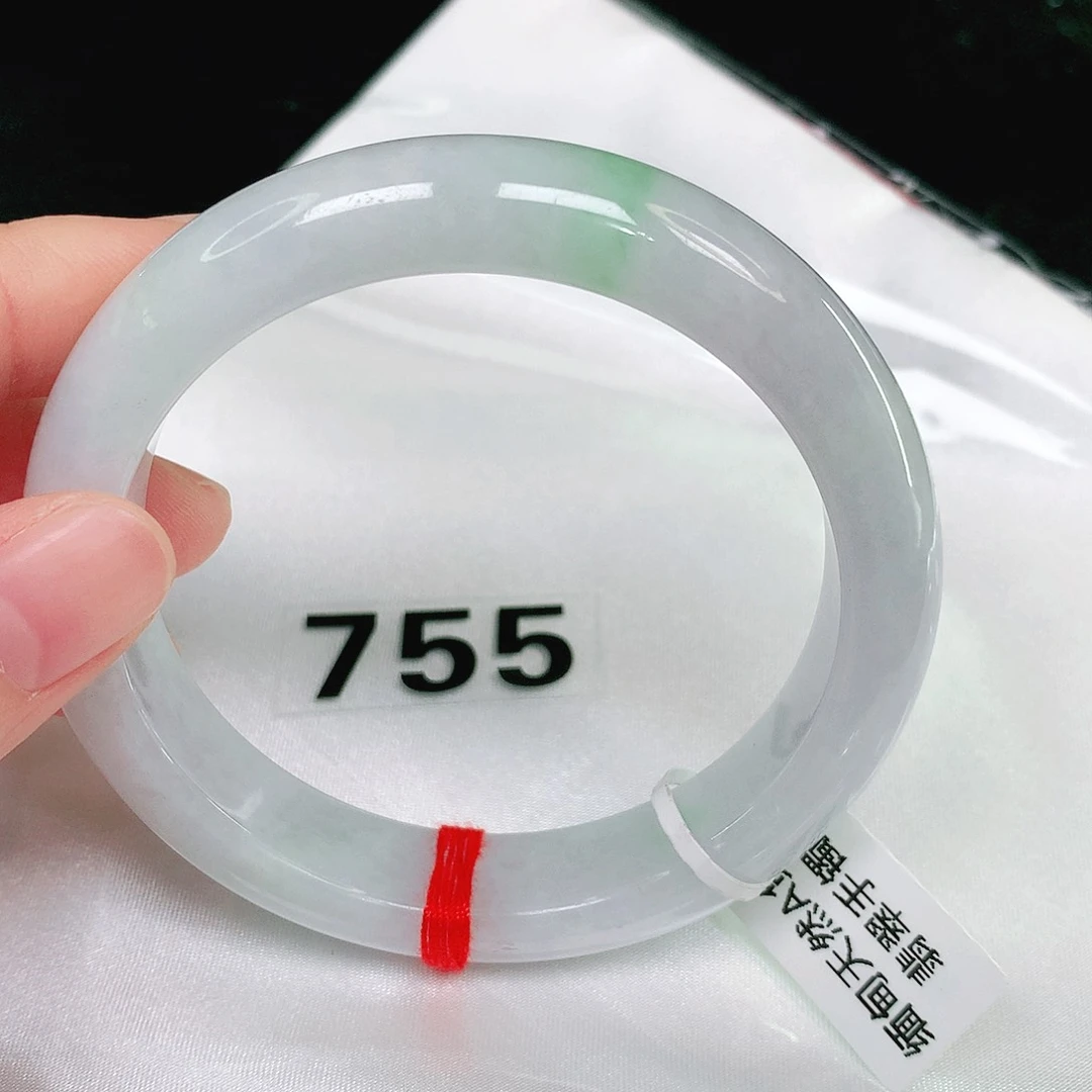 翡翠手镯未镶嵌翡翠手镯未镶嵌