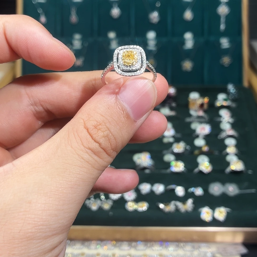 18K金镶嵌戒指/指环钻石