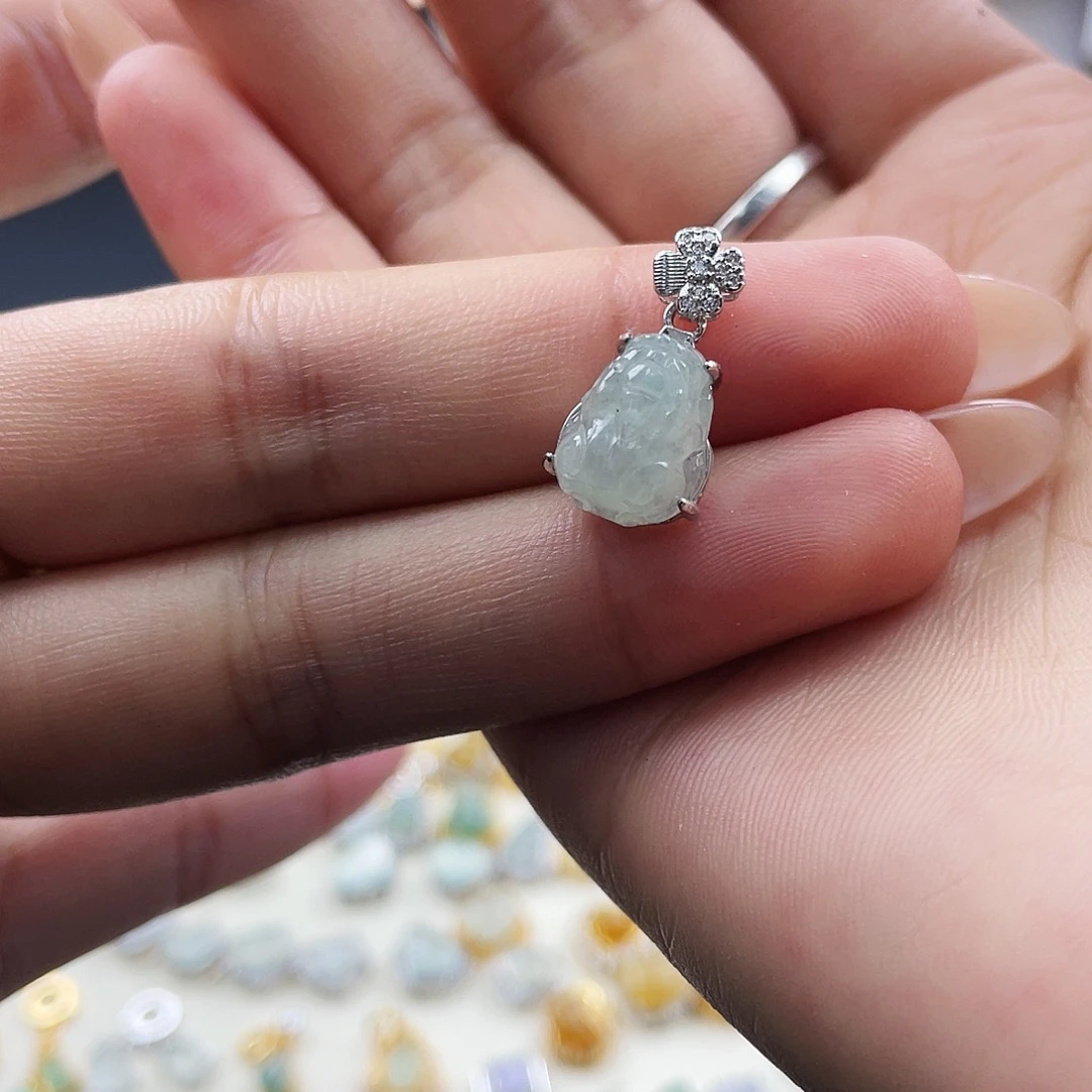 颈饰银S925镶嵌翡翠貔貅吊坠