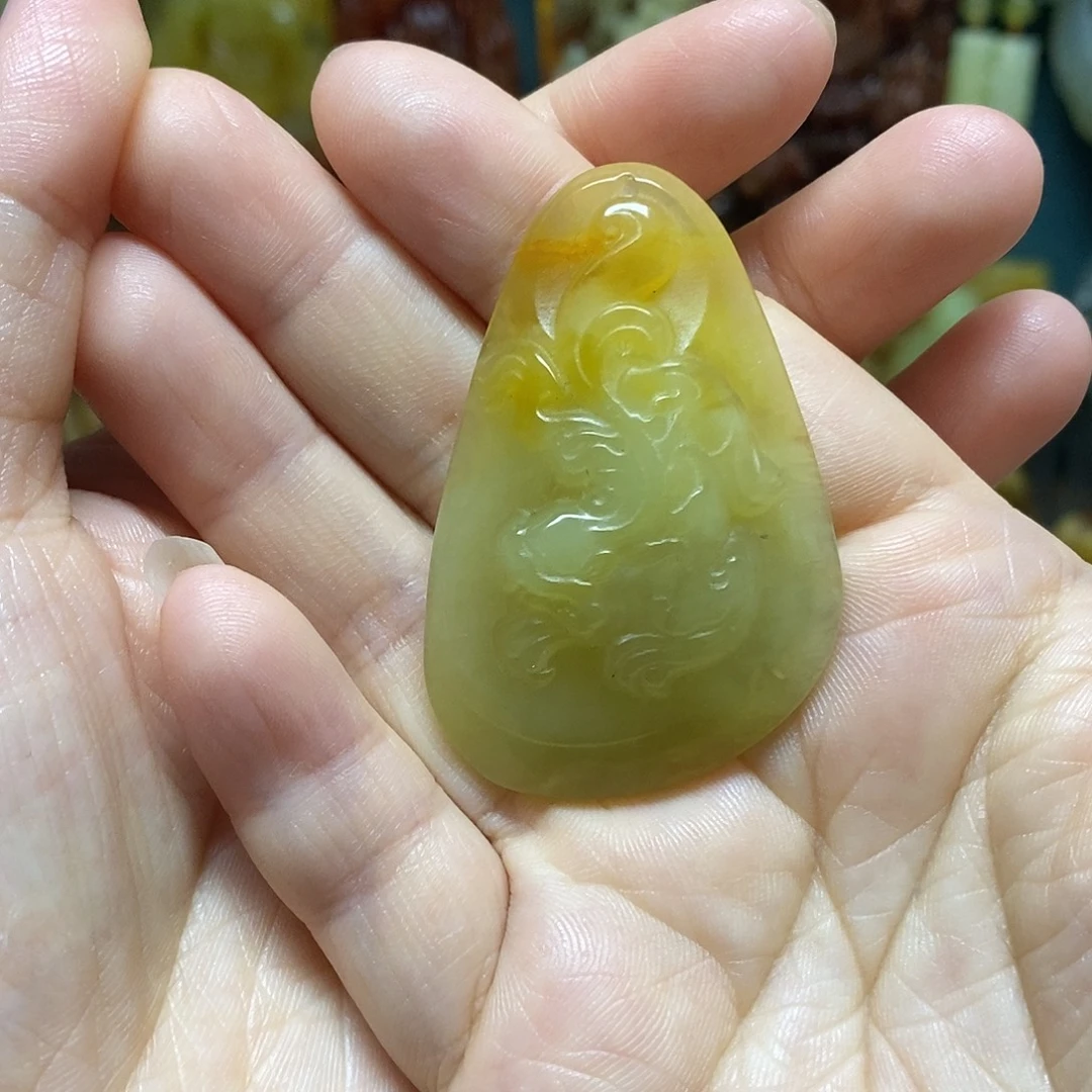 岫玉未镶嵌吊坠(赠链)