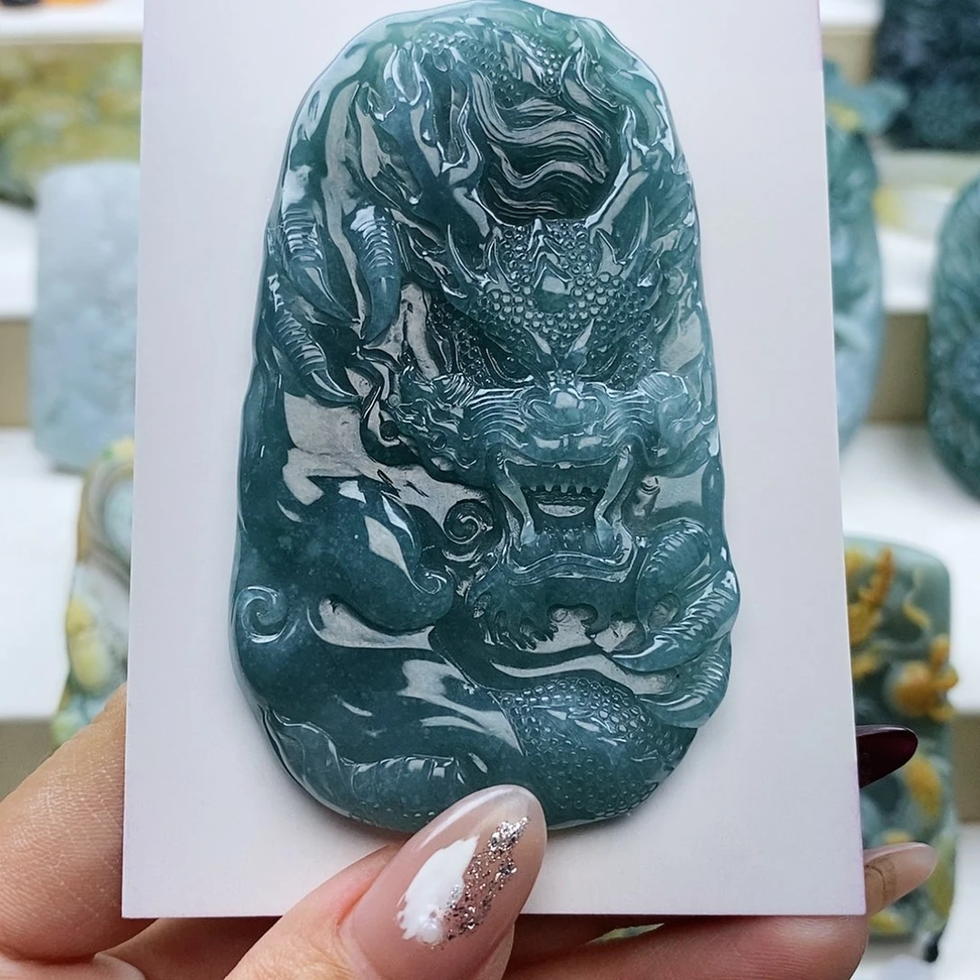颈饰未镶嵌翡翠龙牌