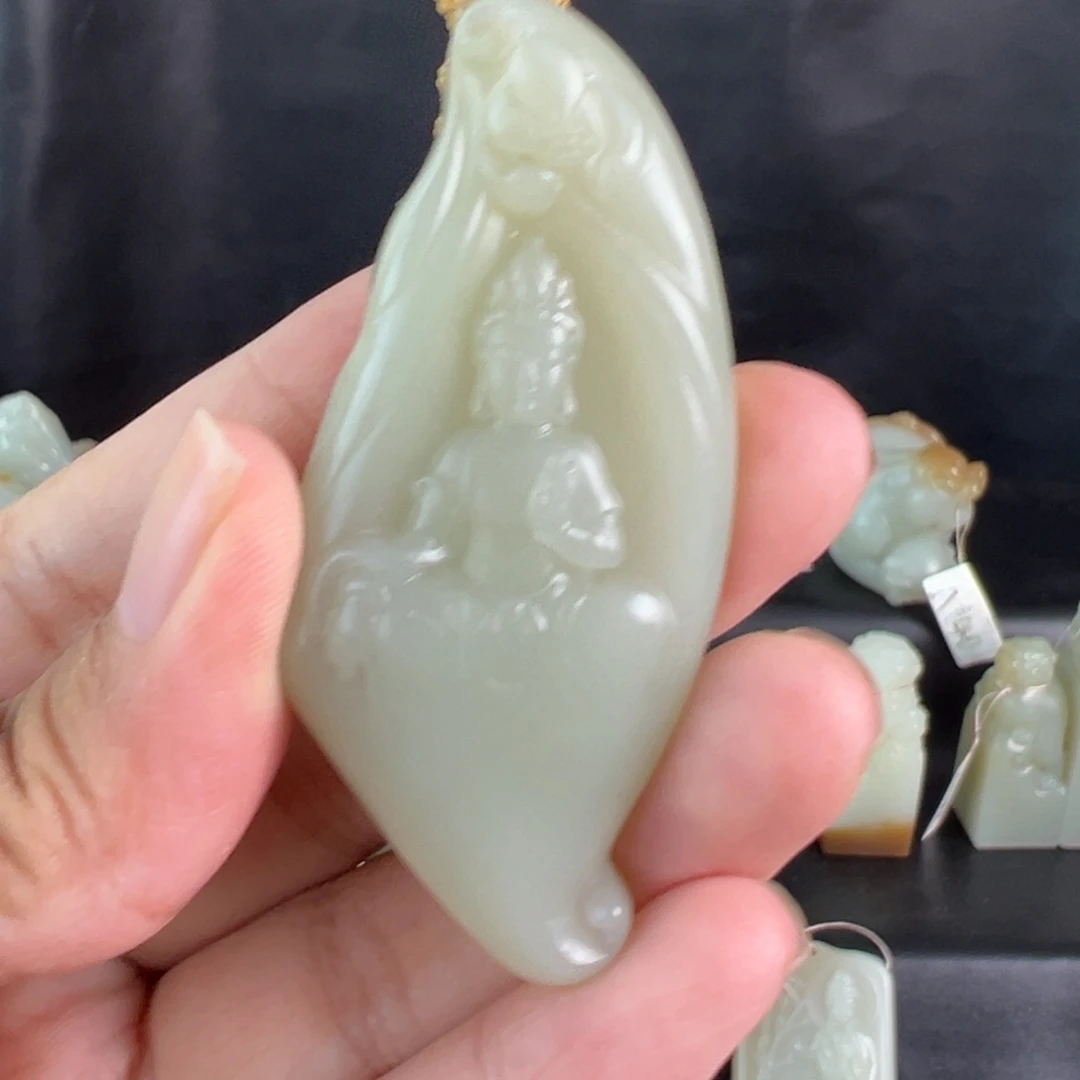颈饰未镶嵌和田玉（糖玉）
