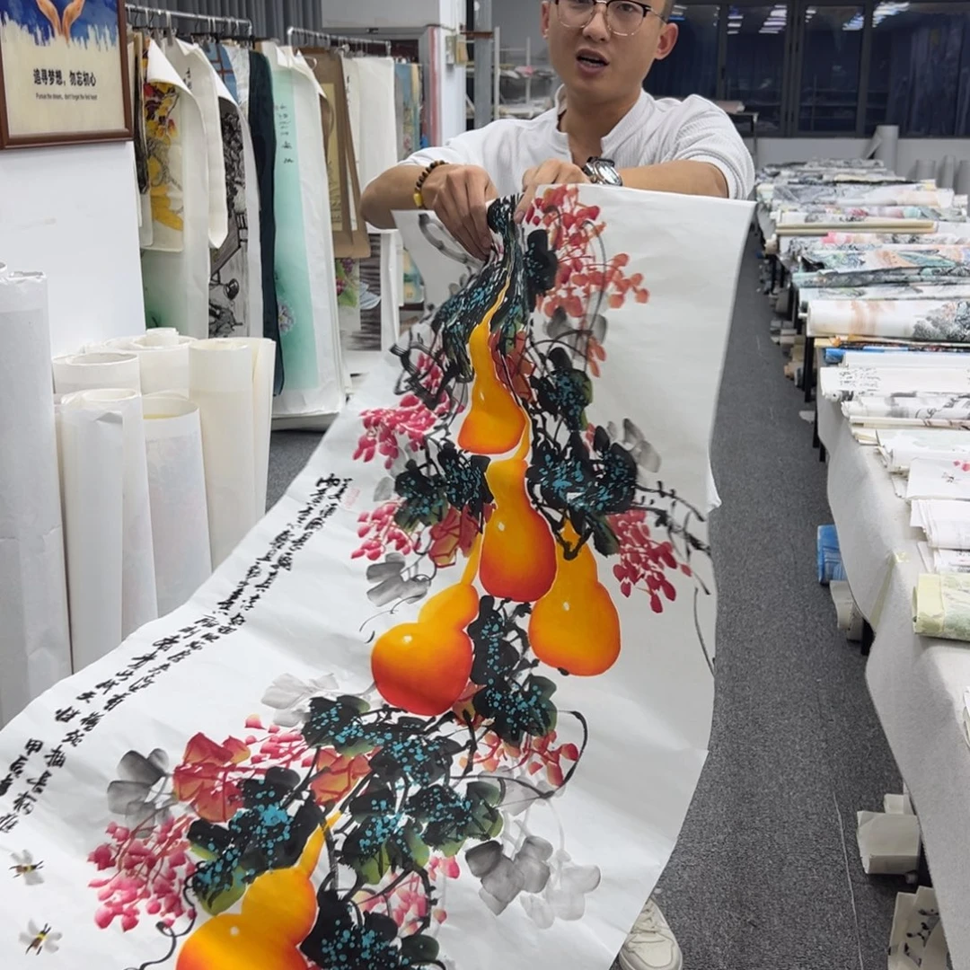 国画卖字画的小男孩