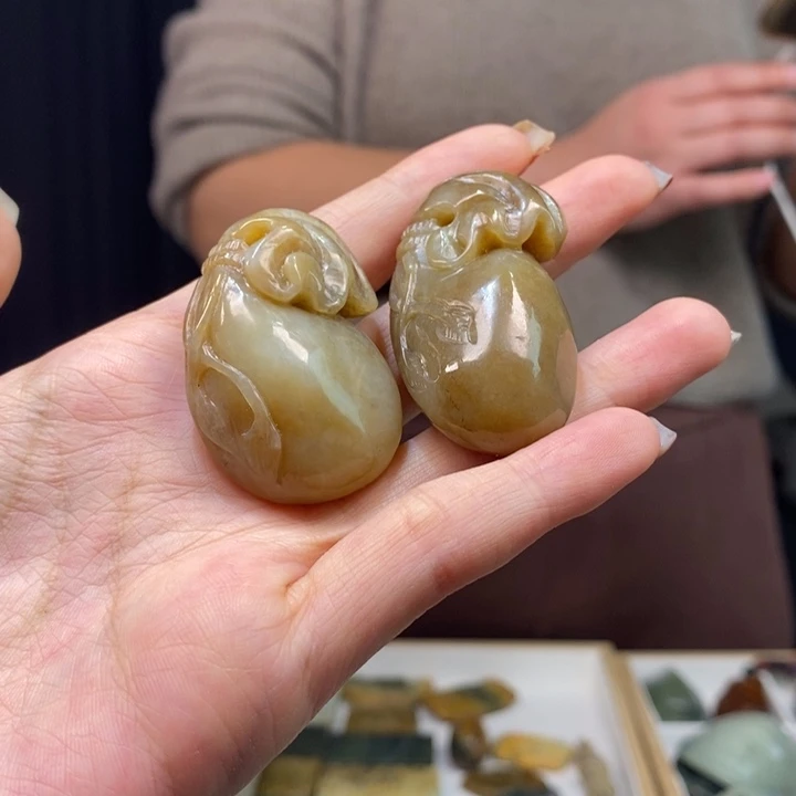 岫岩河磨玉（透闪石质玉）颈饰未镶嵌