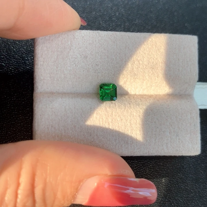 石榴石（沙弗莱）裸石未镶嵌50分卡扎尼绿