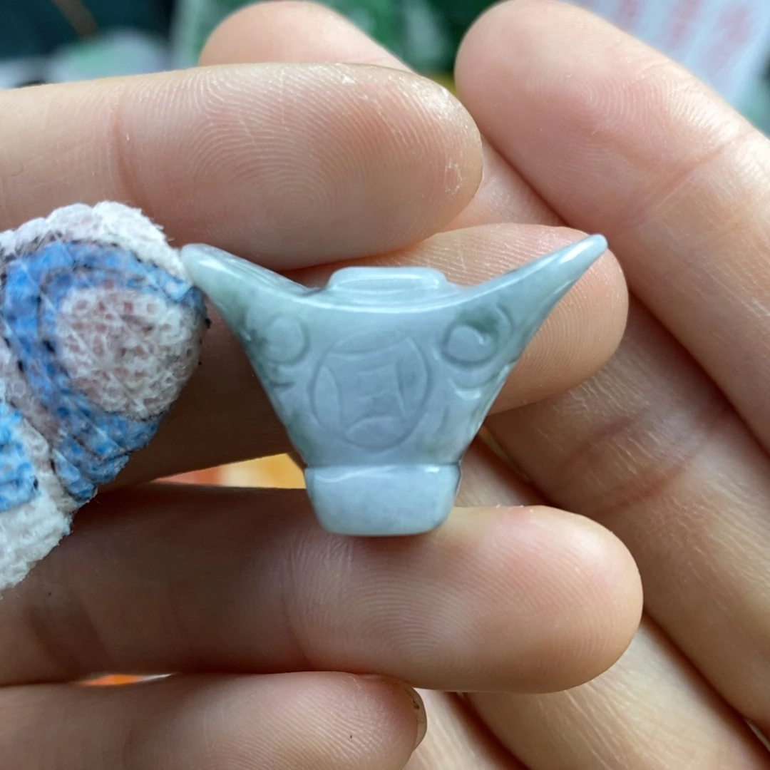 翡翠颈饰未镶嵌吊坠：裸发