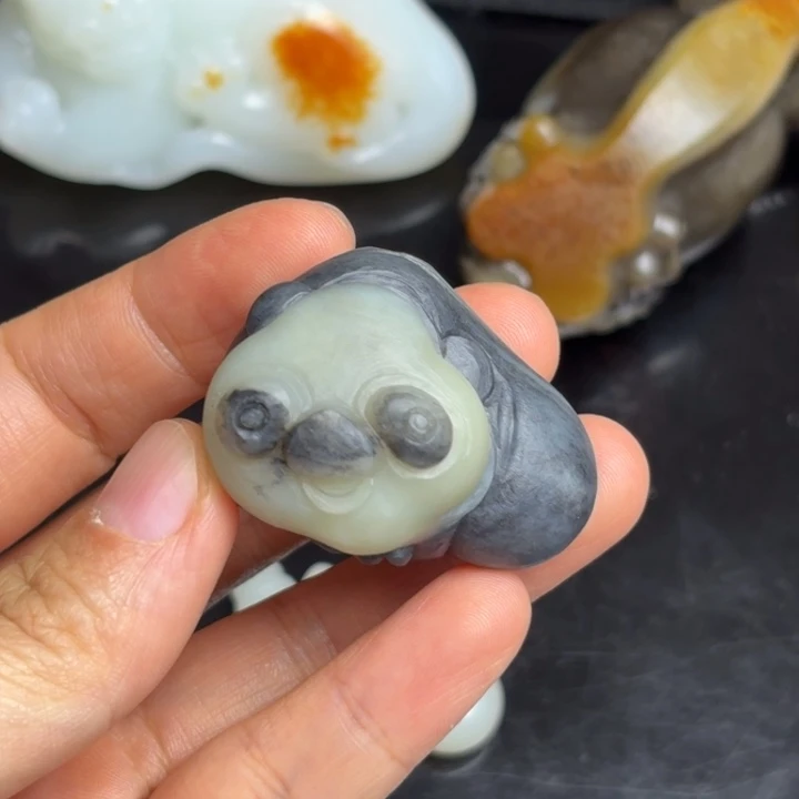 颈饰未镶嵌和田玉（白玉）