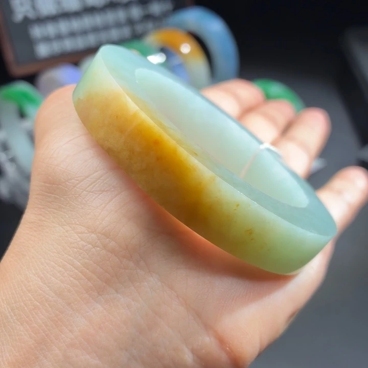 定制翡翠未镶嵌翡翠手镯