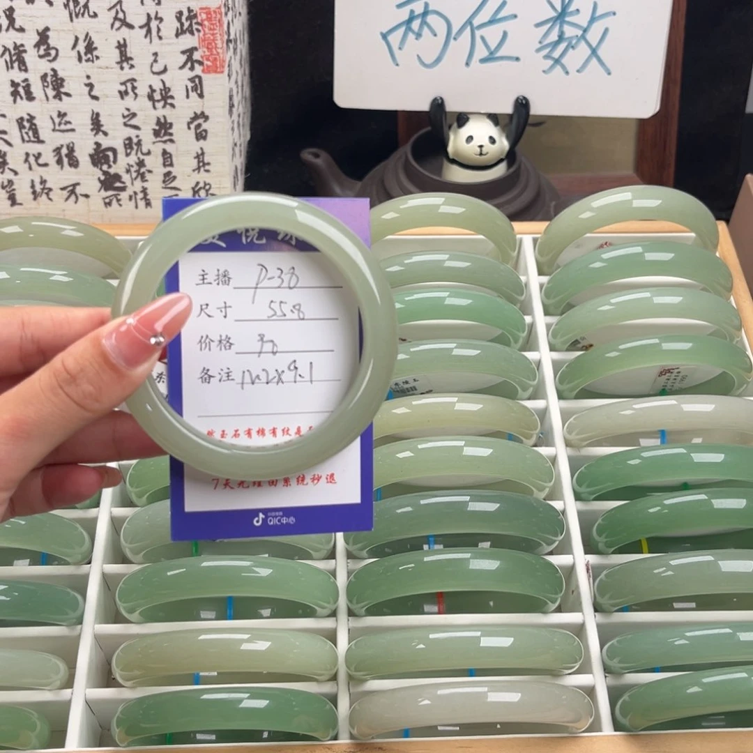石英质玉手镯未镶嵌韦****》