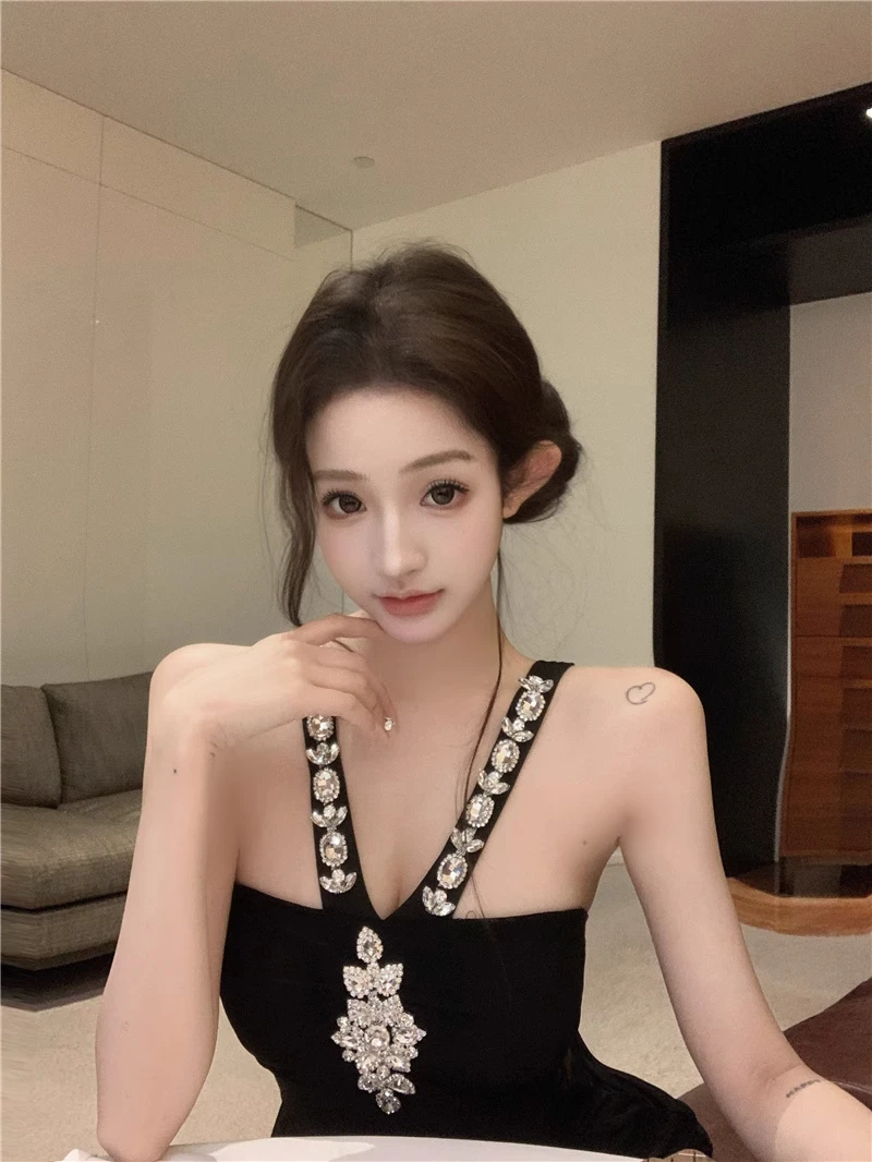 重工镶钻吊带连衣裙女夏季网纱拼接收腰鱼尾裙子纯欲修身包臀长裙