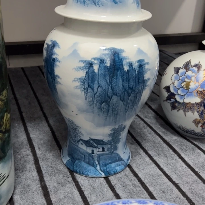 小***哥青花山水画大号陶瓷将军罐