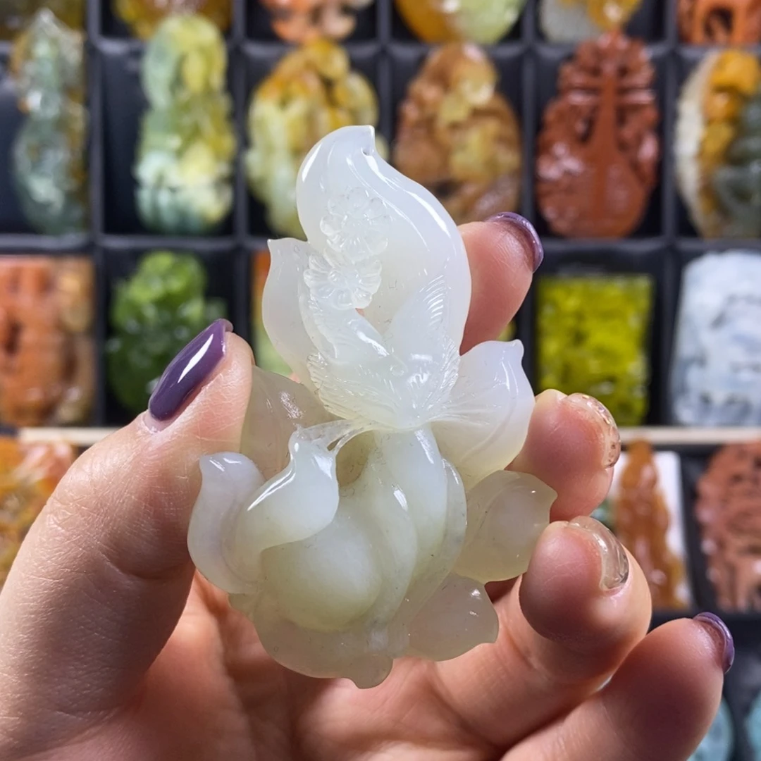 蛇纹石玉颈饰合金