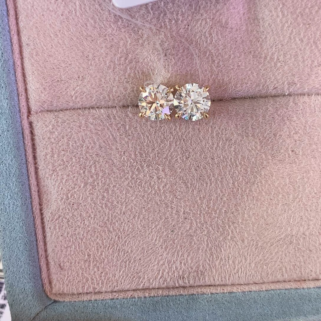 实验室培育钻石18K金镶嵌单颗1克拉四爪耳钉