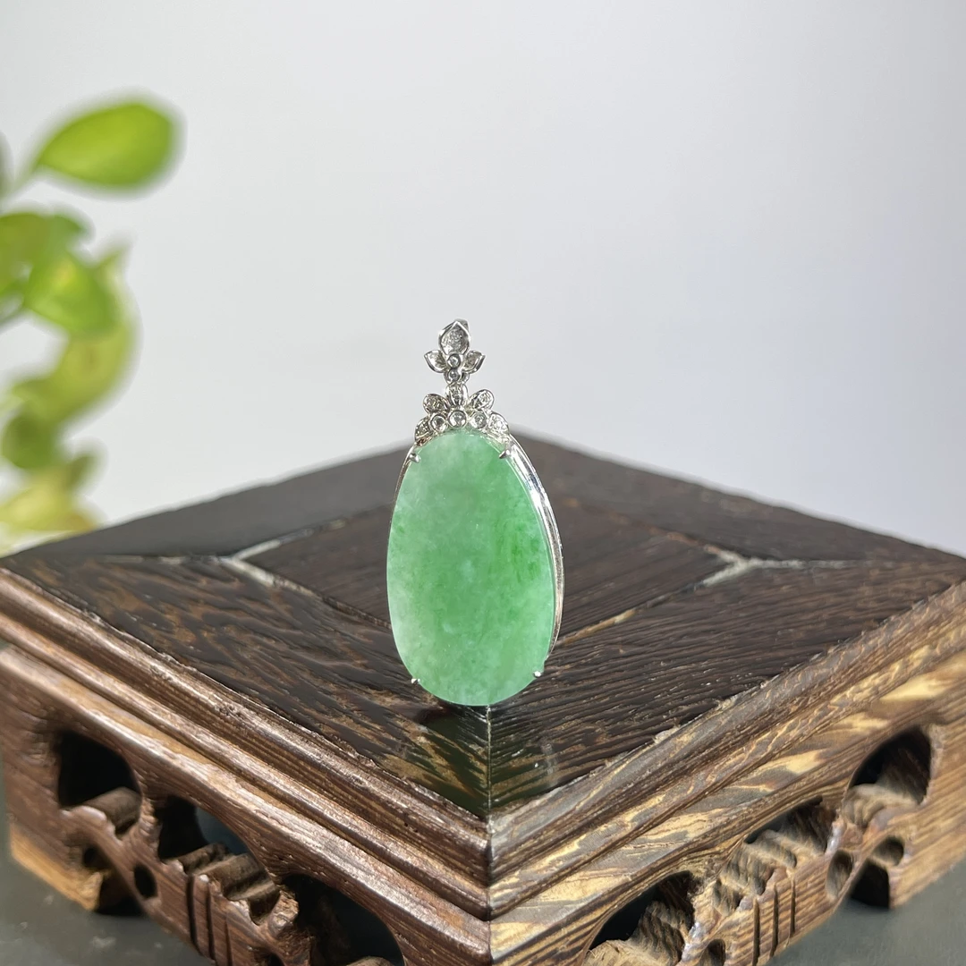 JXZC09-141 天然缅甸A货翡翠 18K含钻镶嵌无事牌