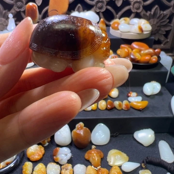 水***草和田玉未镶嵌颈饰