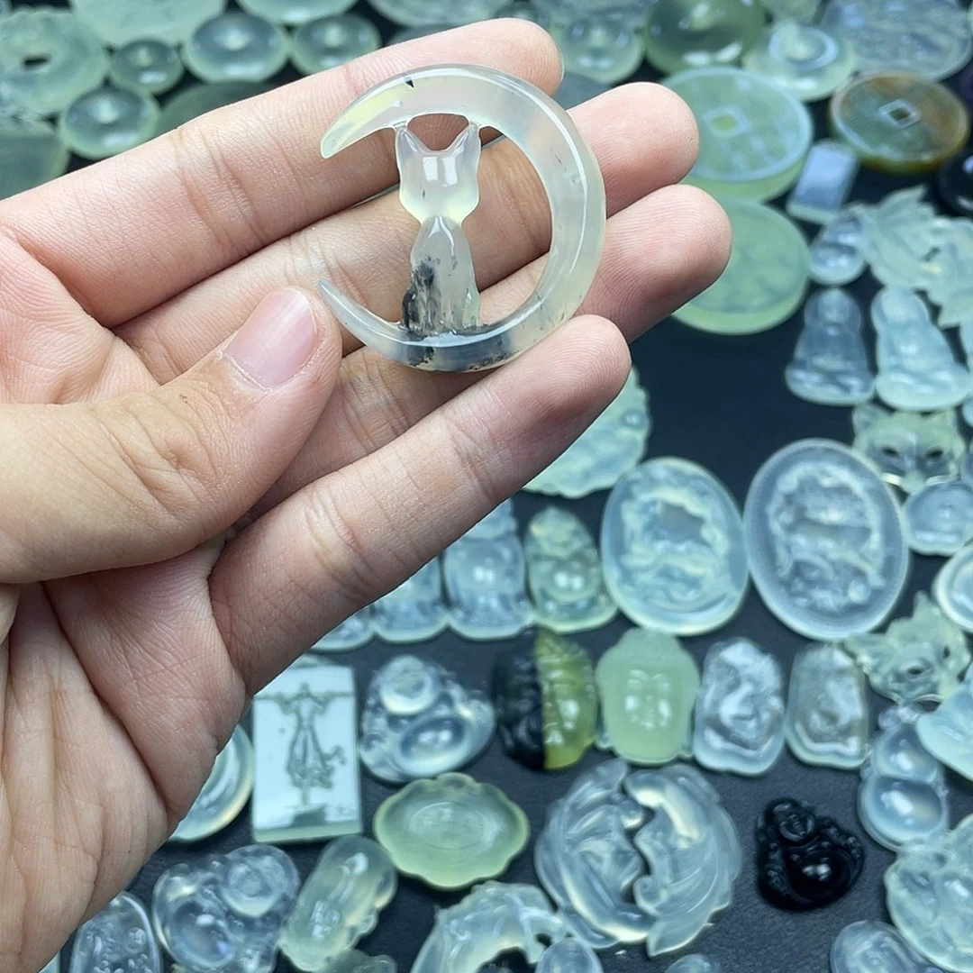 岫玉未镶嵌颈饰月亮猫