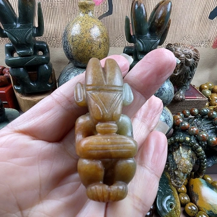 未镶嵌岫岩河磨玉（透闪石质玉）把件