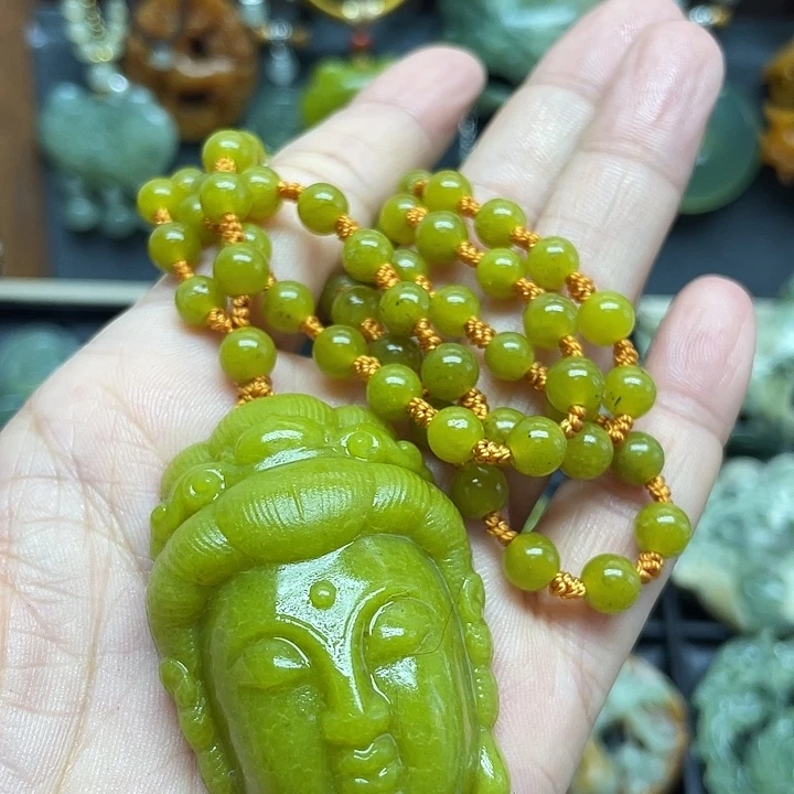 蛇纹石玉未镶嵌颈饰