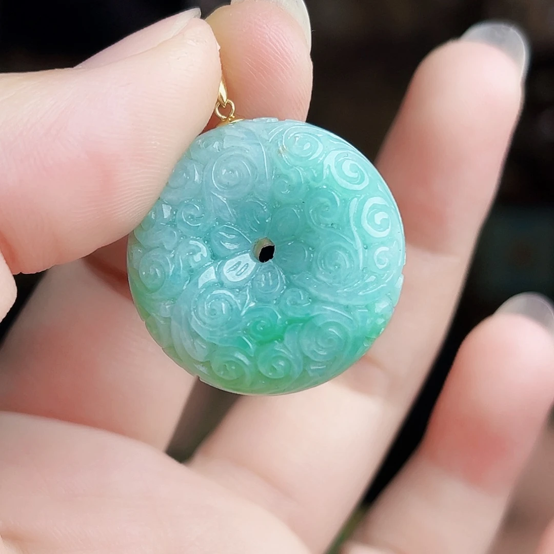 翡翠18K金镶嵌颈饰吊坠