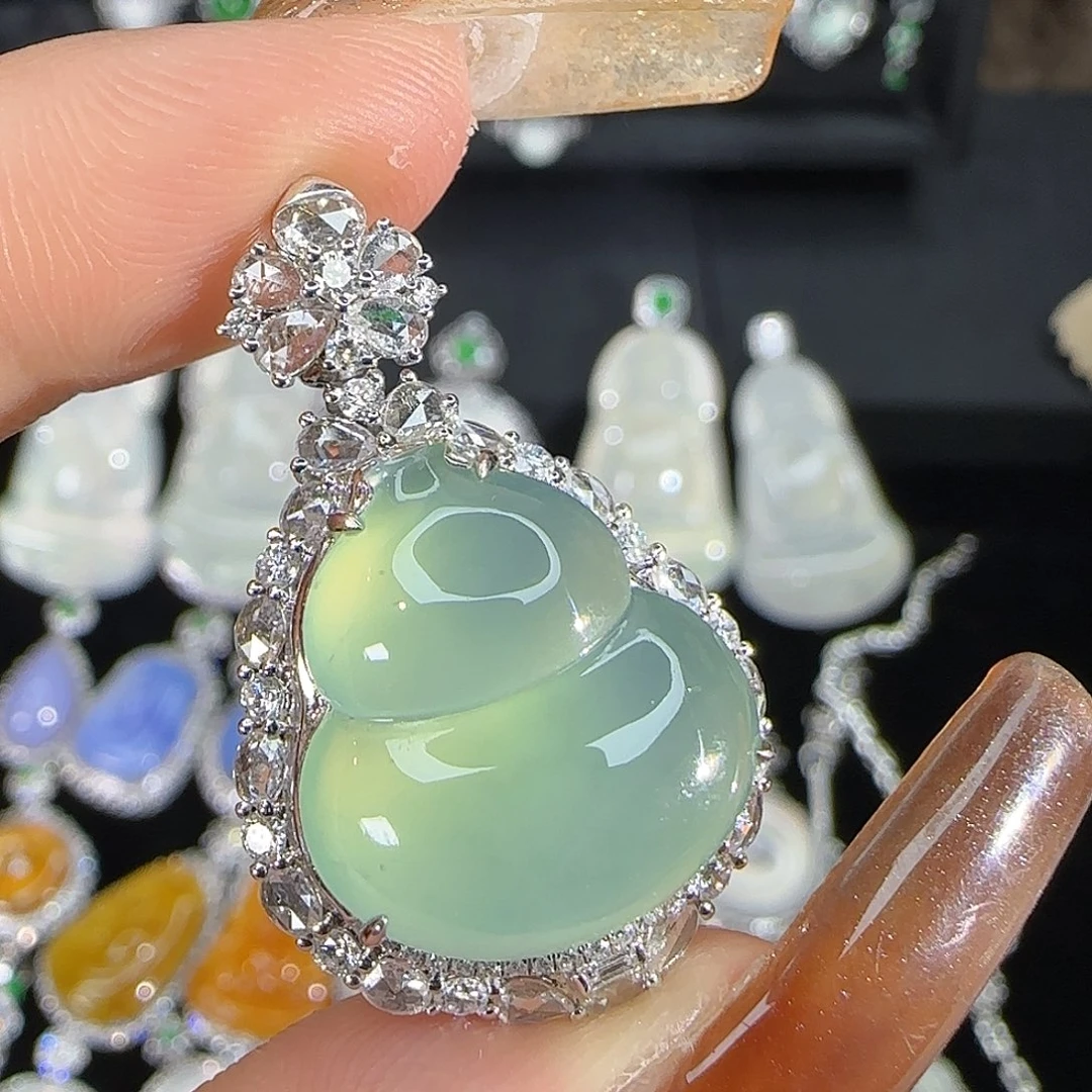 翡翠18K金镶嵌颈饰天然翡翠