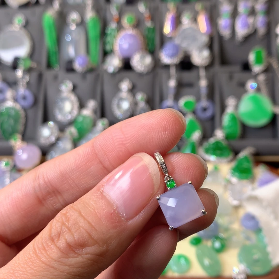 翡翠颈饰18K金镶嵌吊坠