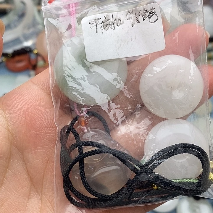 翡翠未镶嵌颈饰L**岚