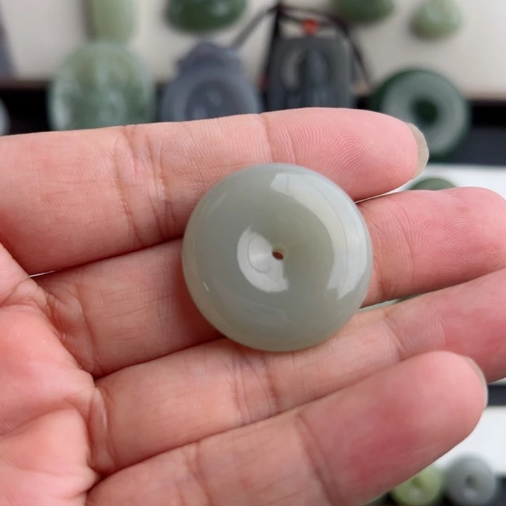 吊坠(赠链)未镶嵌和田玉666