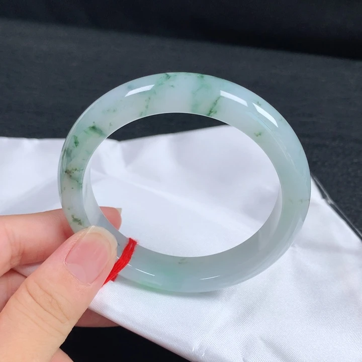 翡翠未镶嵌手镯。。
