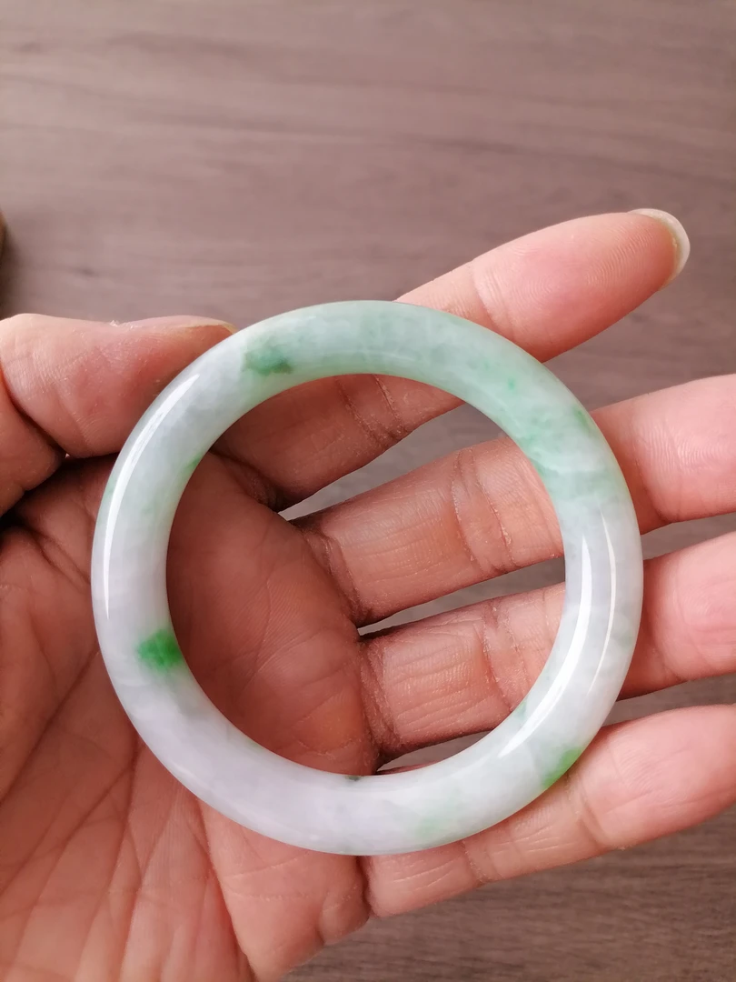 白底青 圆条翡翠手镯