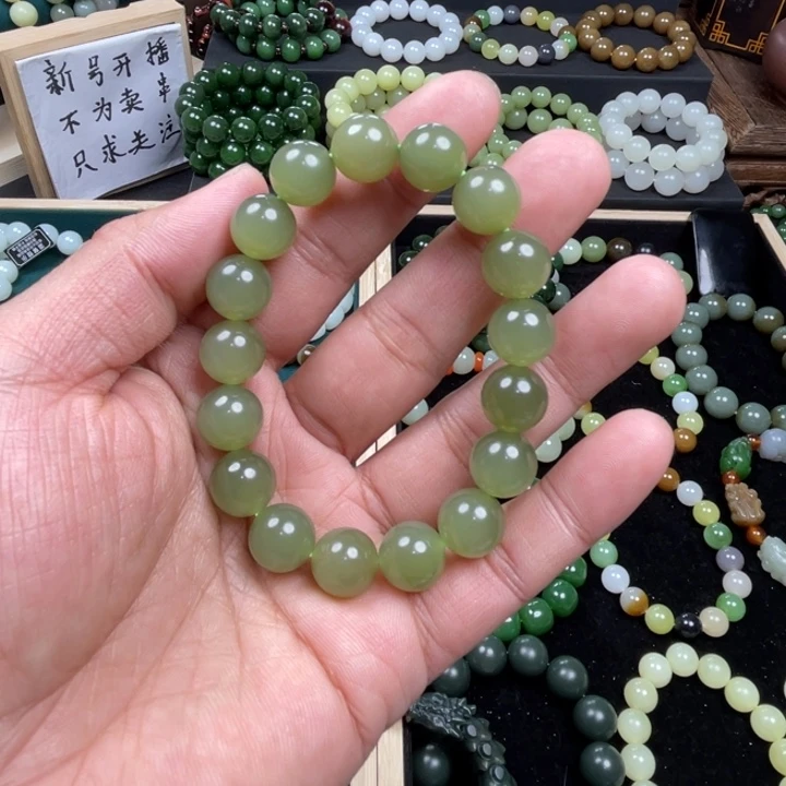 和田玉手串未镶嵌青*案