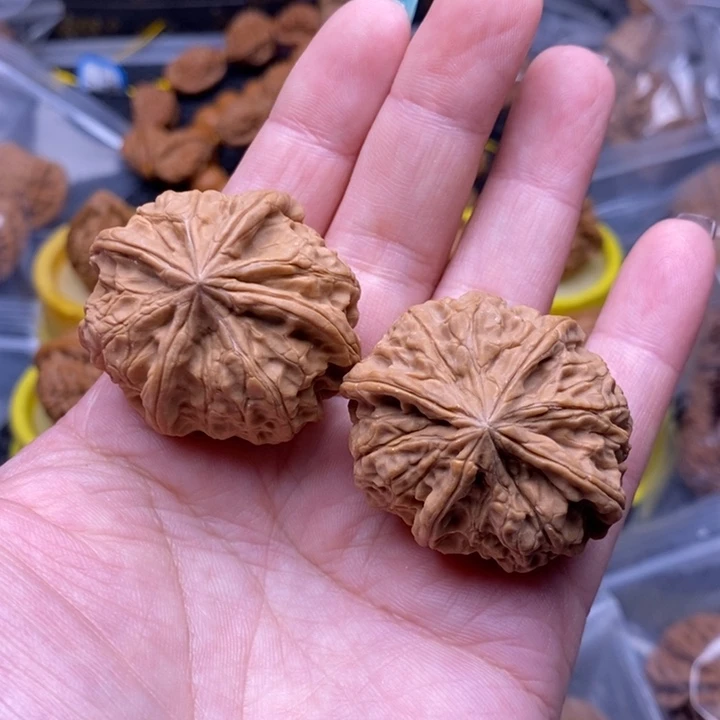 吊坠文玩核桃40水晶核四棱