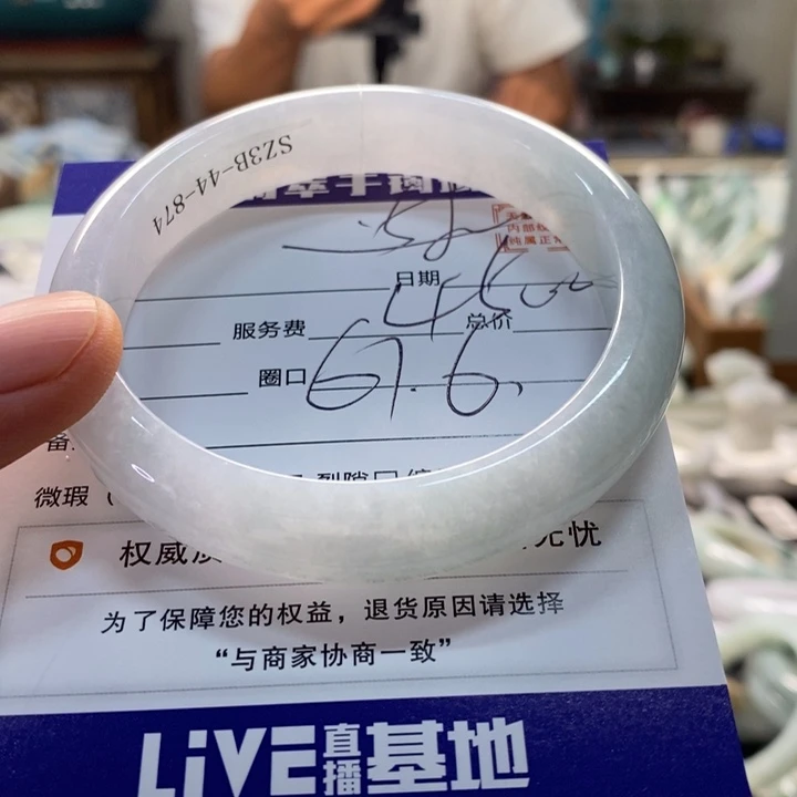翡翠手镯未镶嵌翡翠手镯未镶嵌