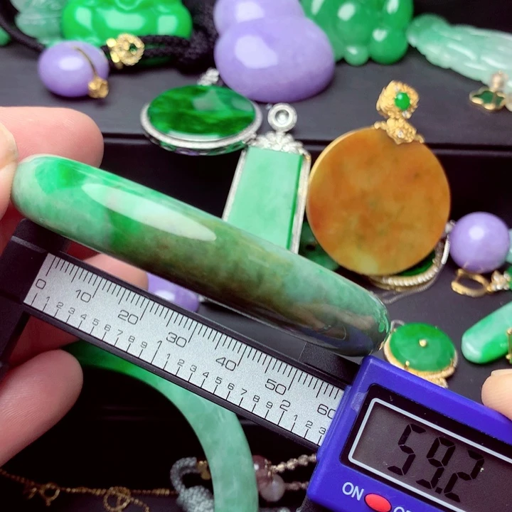 翡翠未镶嵌手镯．．