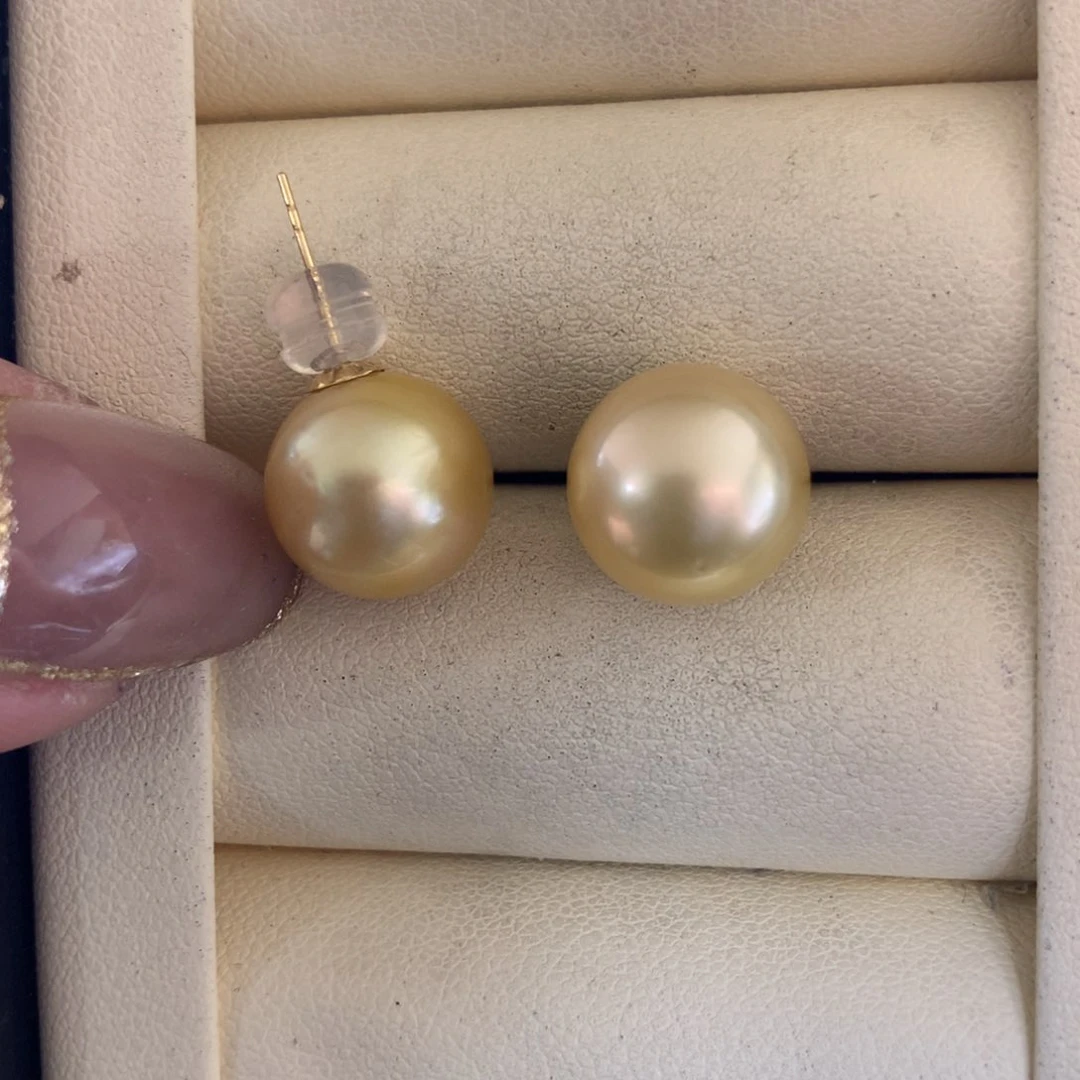 18K金镶嵌海水珍珠耳饰
