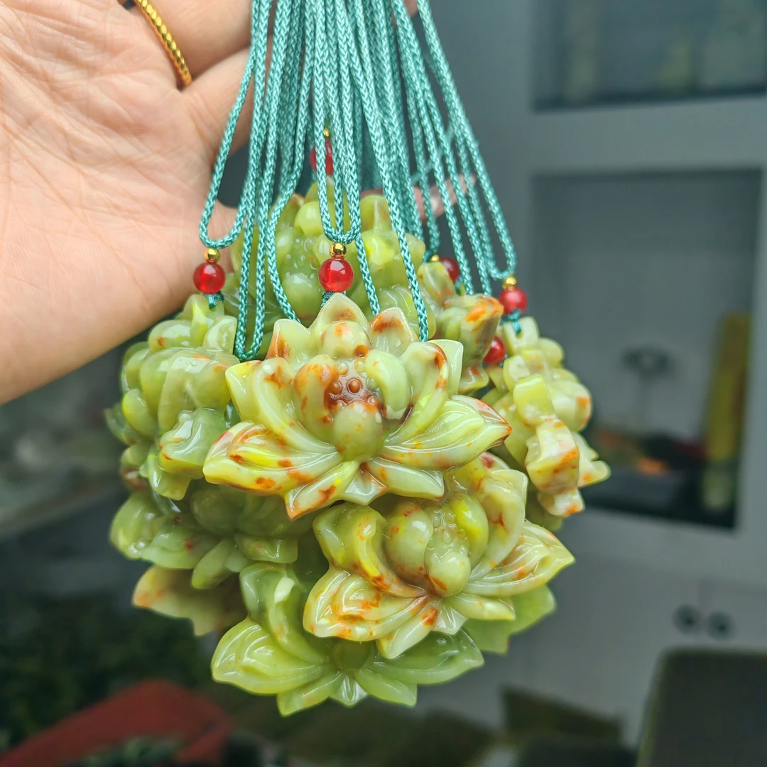 天然岫玉精美三色花玉荷花【单绳】