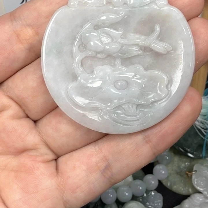 翡翠挂件未镶嵌翡翠