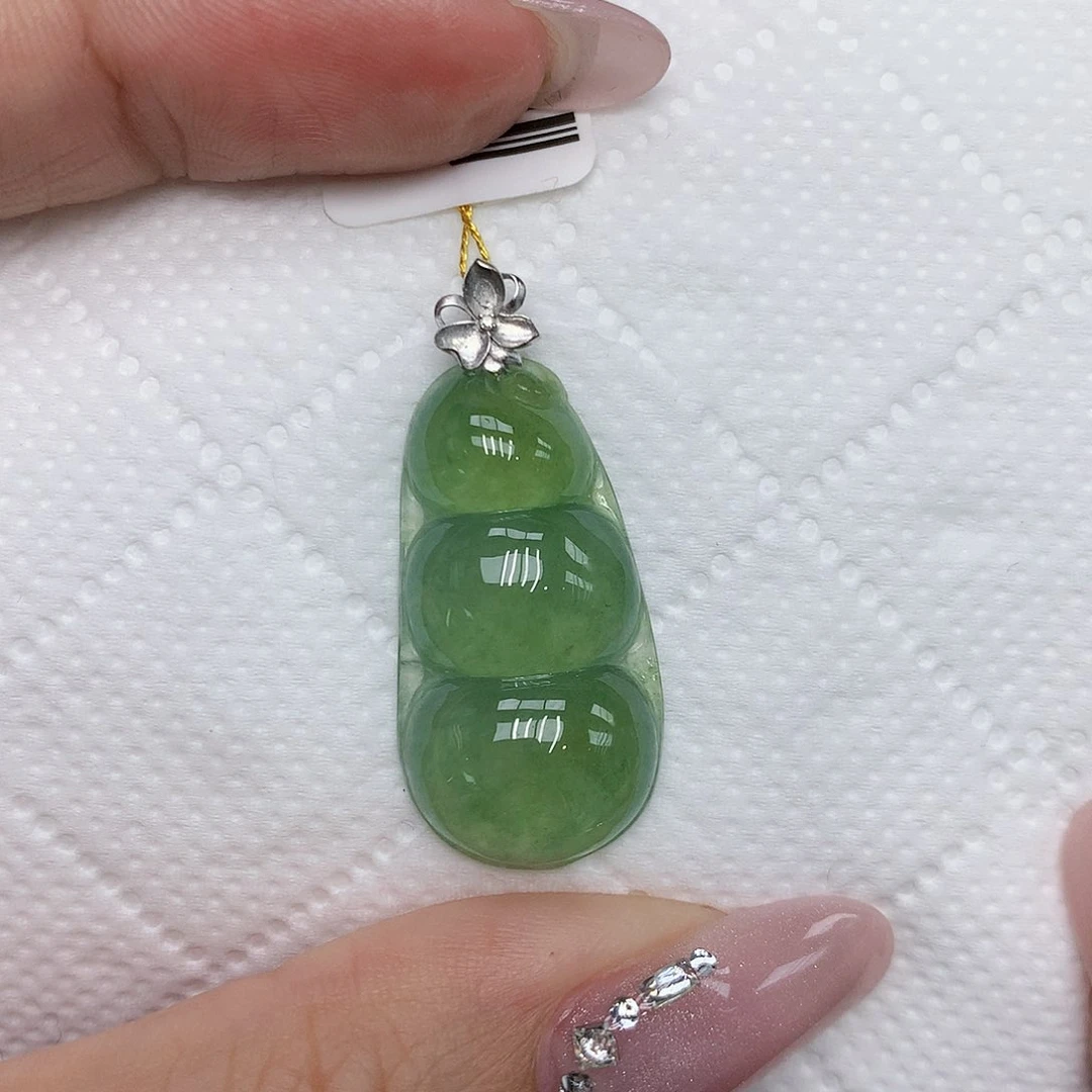 颈饰18K金镶嵌翡翠