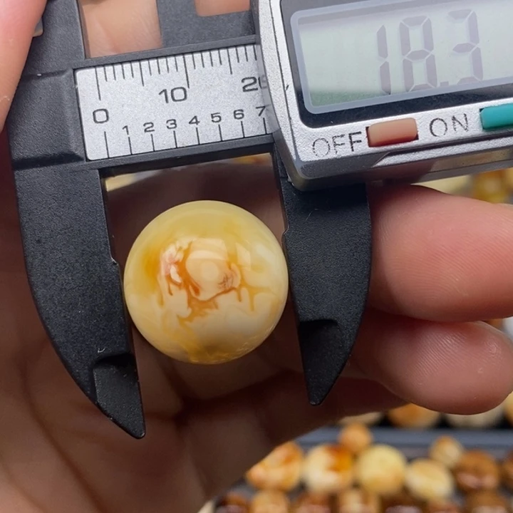 裸石琥珀未镶嵌圆珠