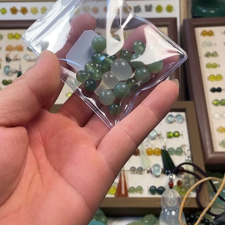 蛇纹石玉合金耳钉