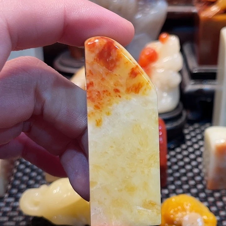 寿山石印石寿山晗红旗降石