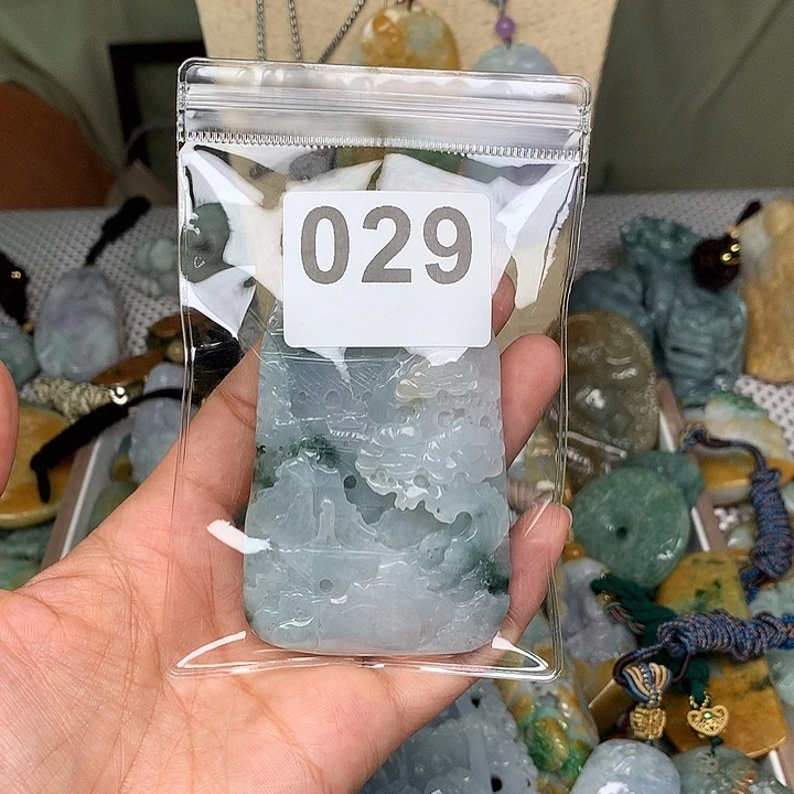 翡翠未镶嵌颈饰景*翡翠