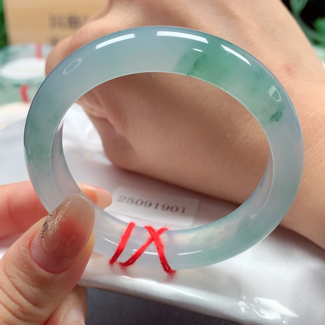 未镶嵌手镯翡翠水头巨老，冰胶底，细腻，95号